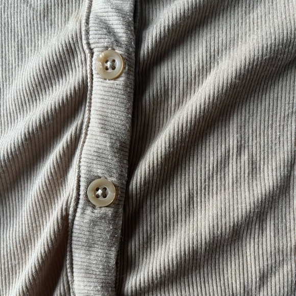 Aritzia Sunday Best Beige Top - Picture 3 of 3